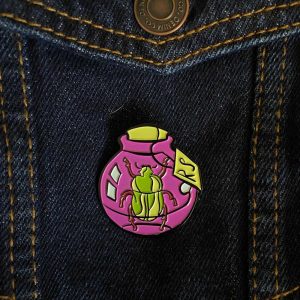 Pins Rita Skeeter Scarabee en bocal 2 ok