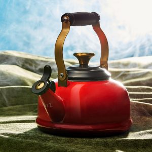 le creuset hogwarts express kettle 4