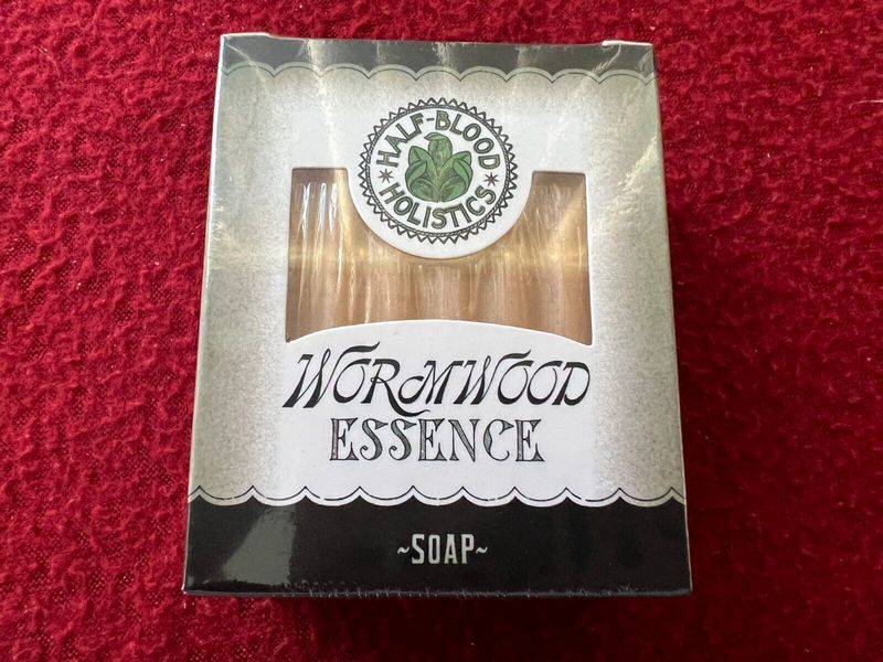 Savon du JardinieR a lEssence de Wormwood The Wizarding Trunk 1