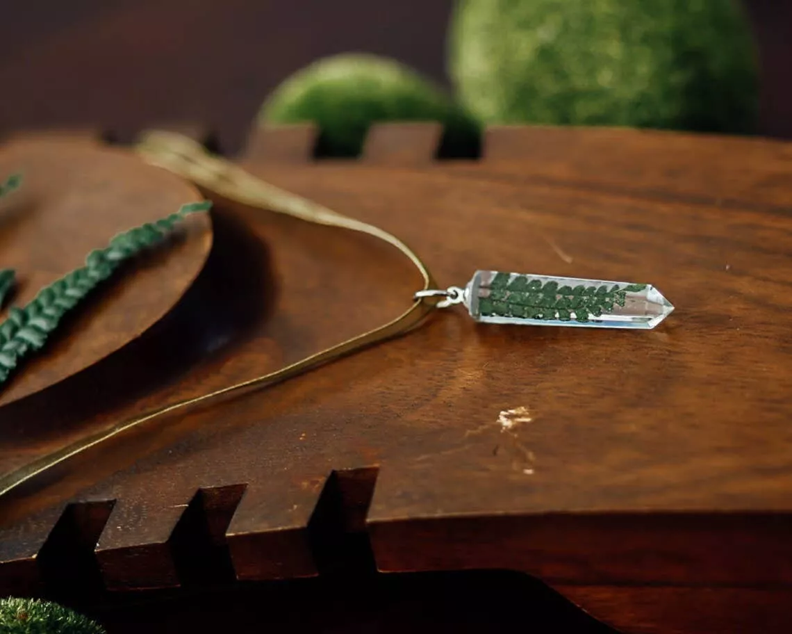 Collier Pendentif Fougere Pressee en Cristal Costurero Real 4