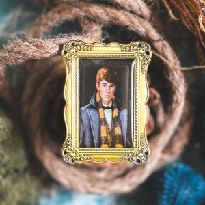 pin's portrait de norbert le magizoologiste the wizarding trunk