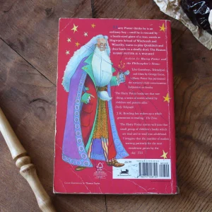 T1 PB6 E11 Harry Potter and the Philosopher's Stone Paperback Bloomsbury 2001 (4)