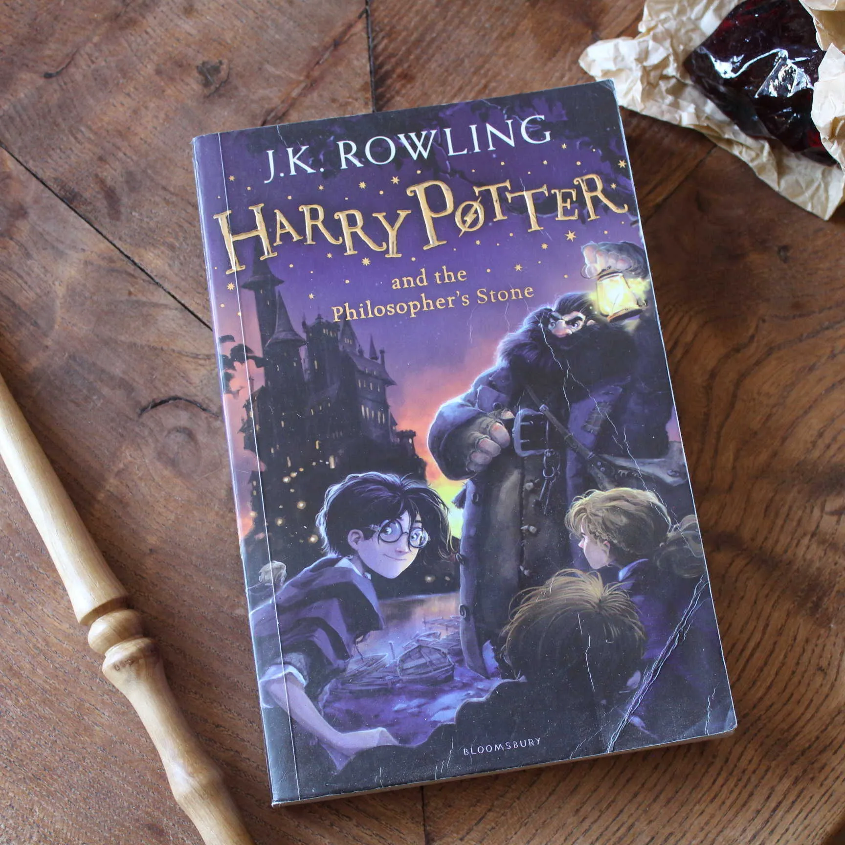 T1 PB9 E25 Harry Potter and the Philosopher's Stone Paperback Bloomsbury 2014 (2)