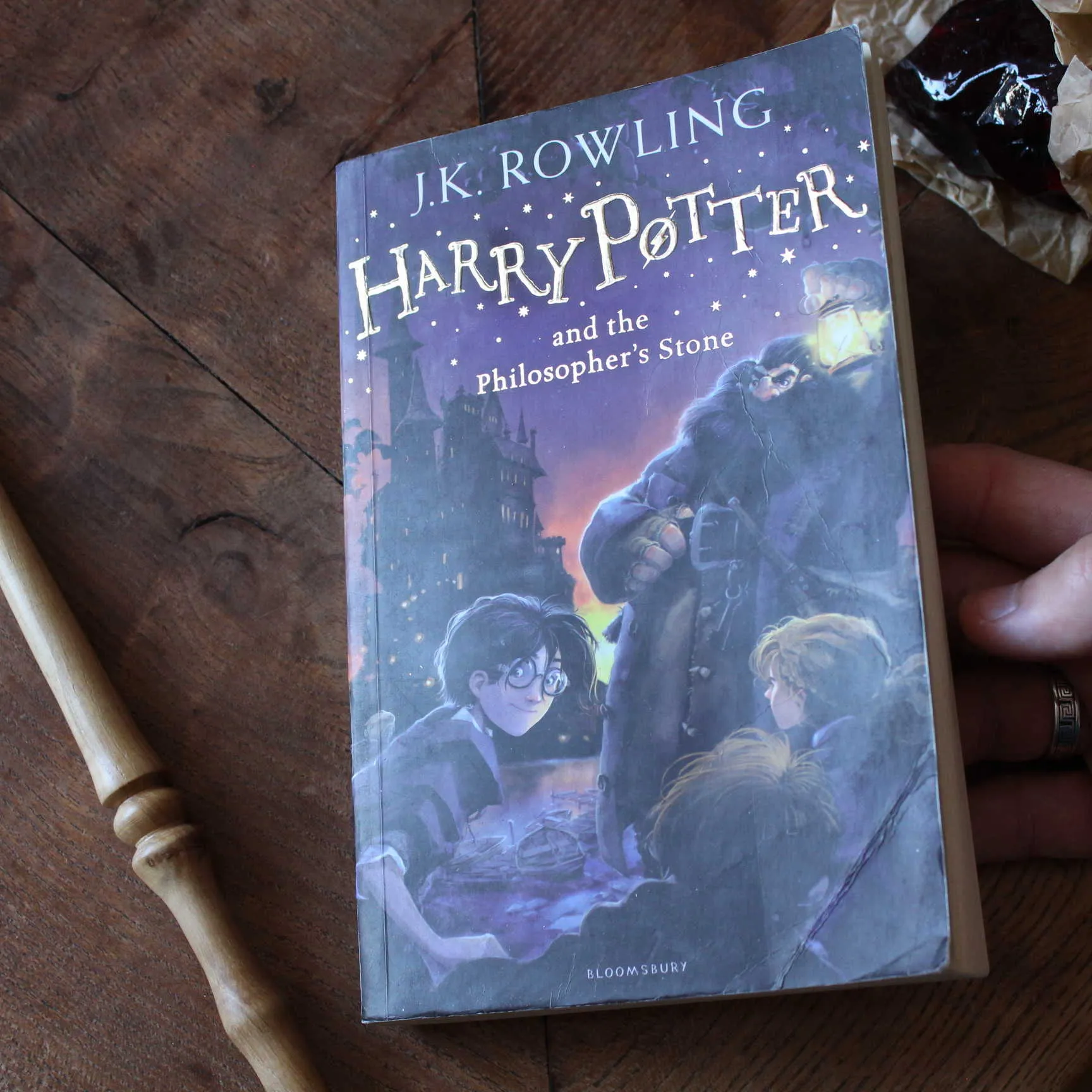 T1 PB9 E25 Harry Potter and the Philosopher's Stone Paperback Bloomsbury 2014 (3)