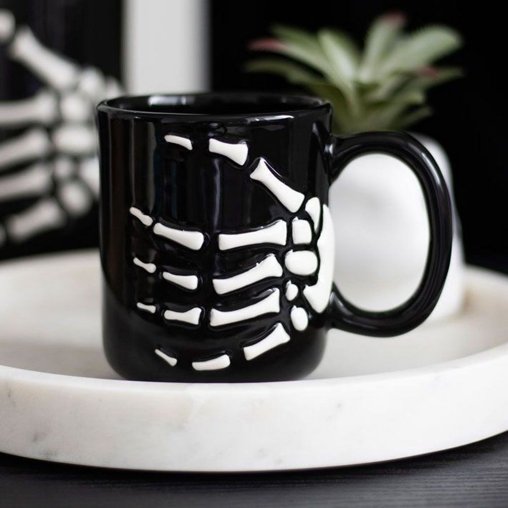 mug à main de squelette something different