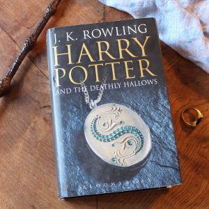 livre harry potter and the deathly hallows bloomsbury adult 1st edition