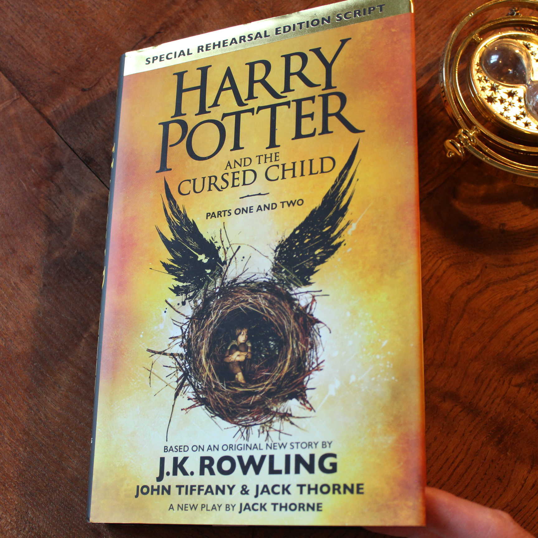 livre harry potter and the cursed child hardback 3 (copie)