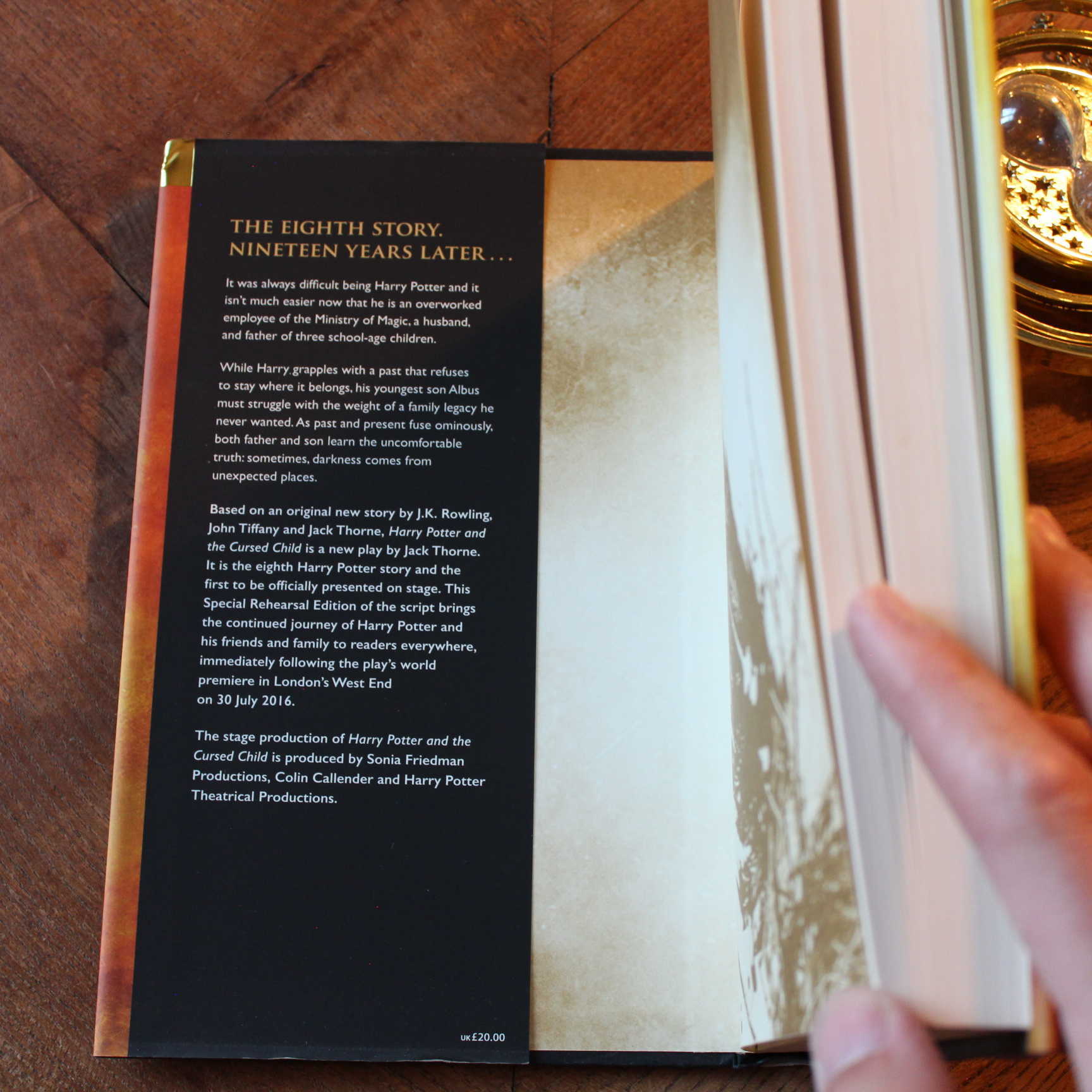 livre harry potter and the cursed child hardback 3 (copie)