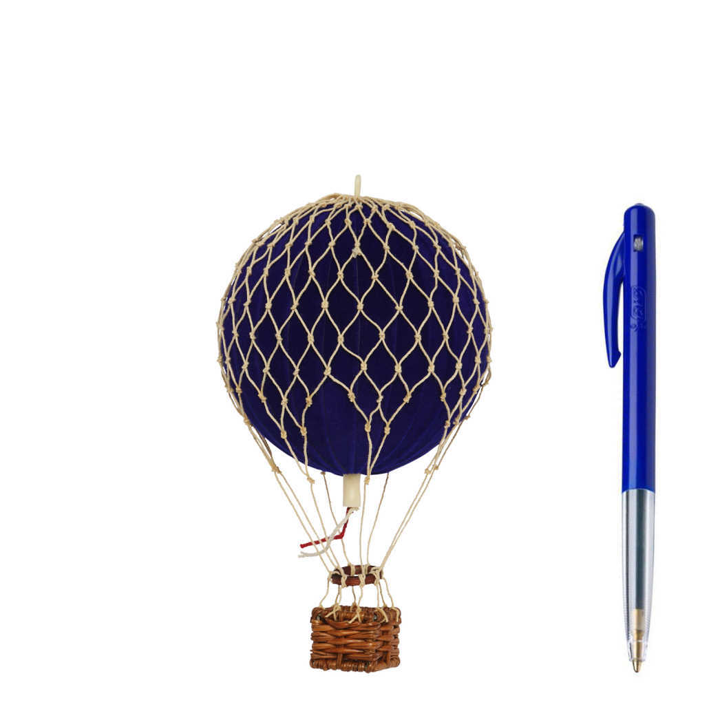 montgolfière en velours bleu floating the skies authentic models