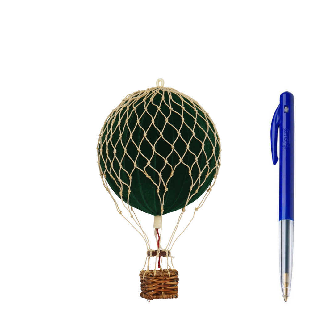 montgolfière en velours vert floating the skies authentic models