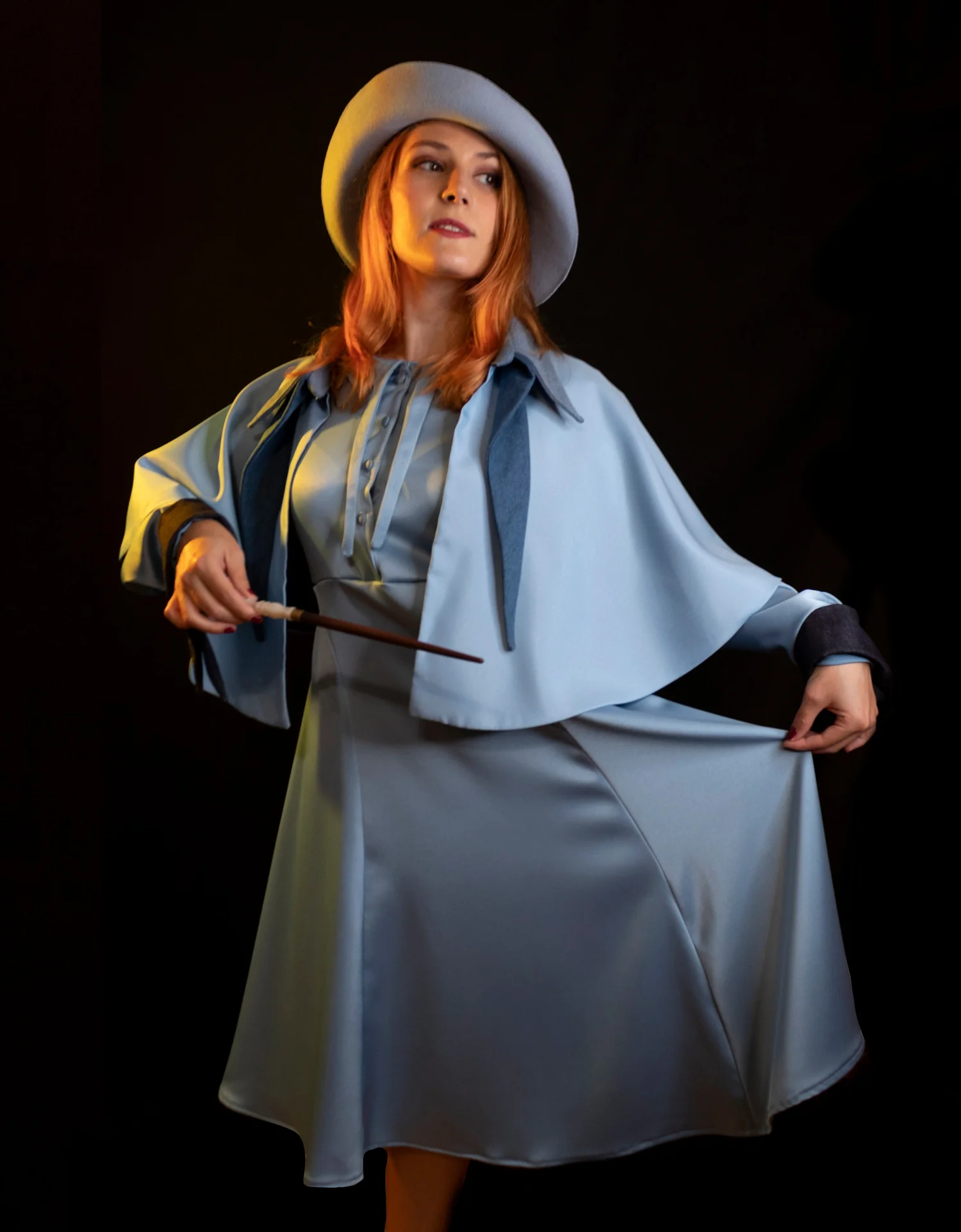 cape d'uniforme bleue the witch's cabin