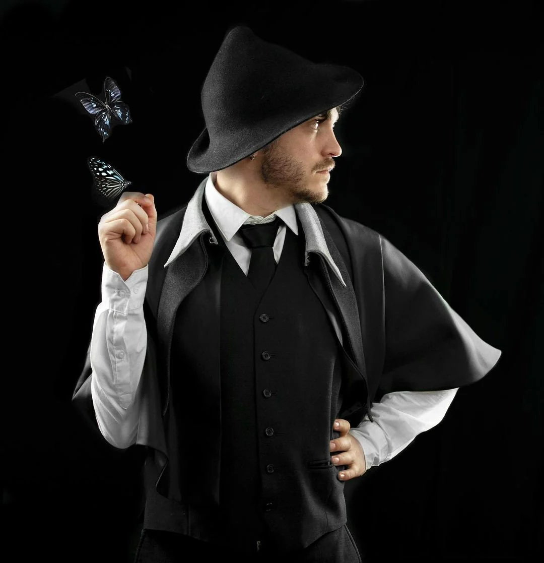 cape d'uniforme noire the witch's cabin