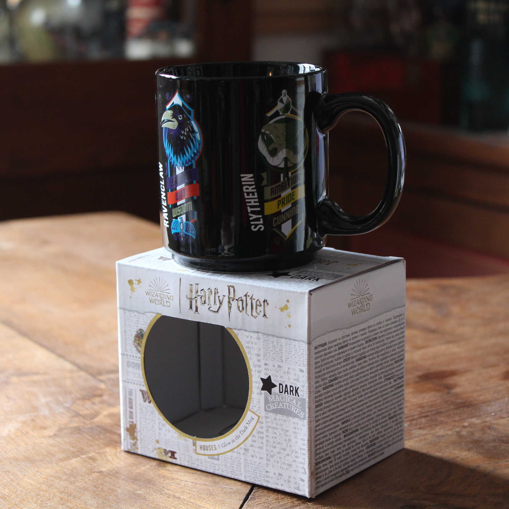 mug des quatre maisons de poudlard phosporescent