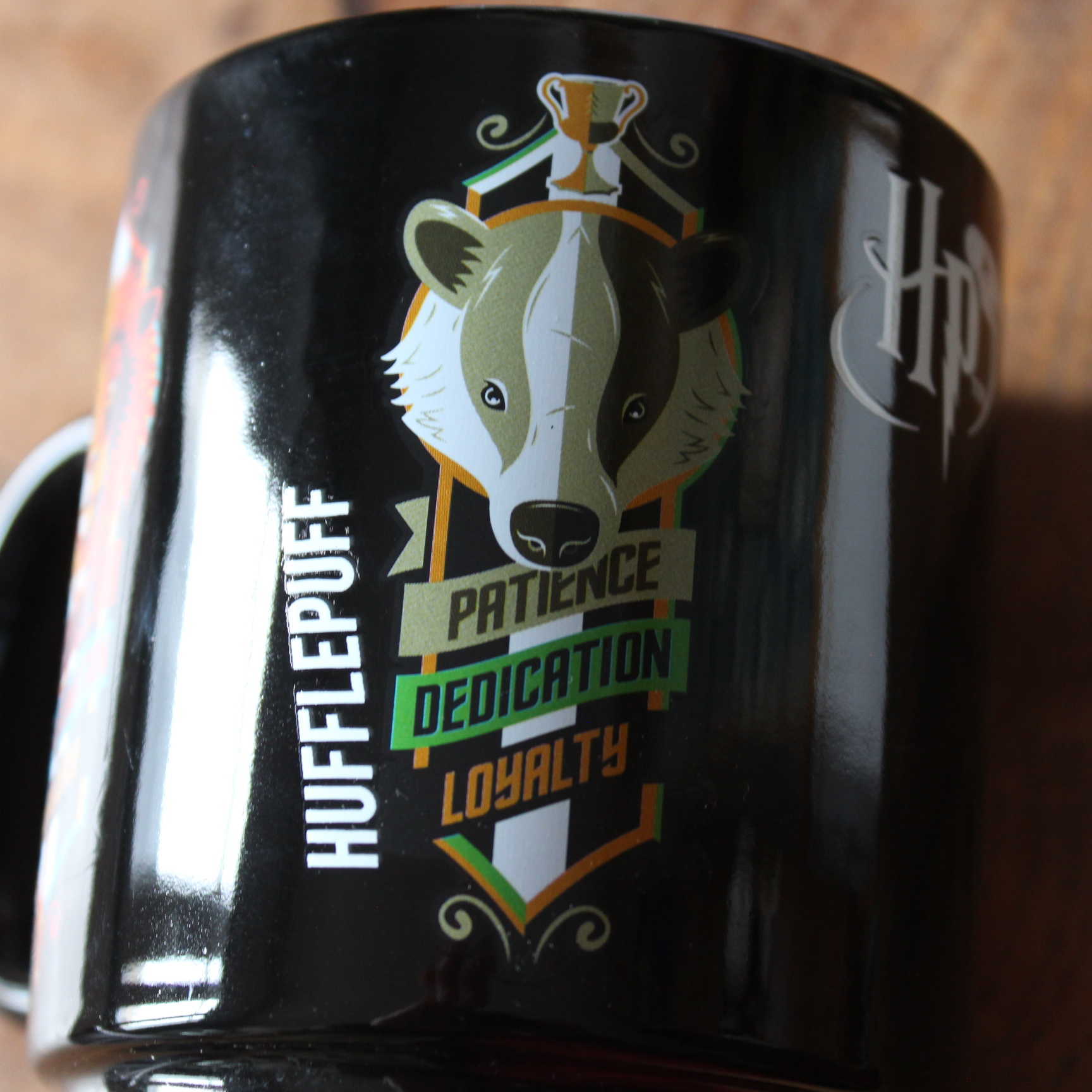 mug des quatre maisons de poudlard phosporescent