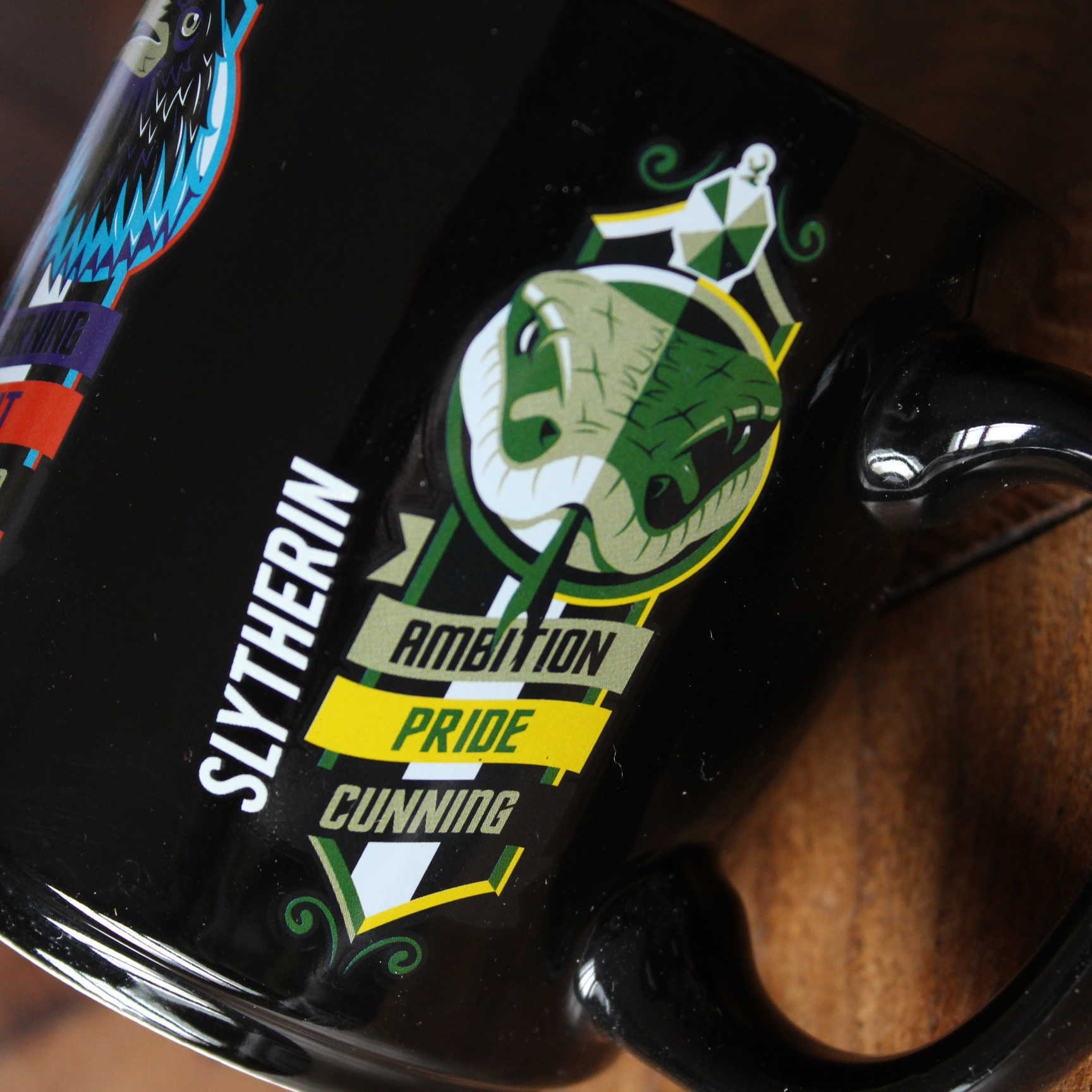 mug des quatre maisons de poudlard phosporescent