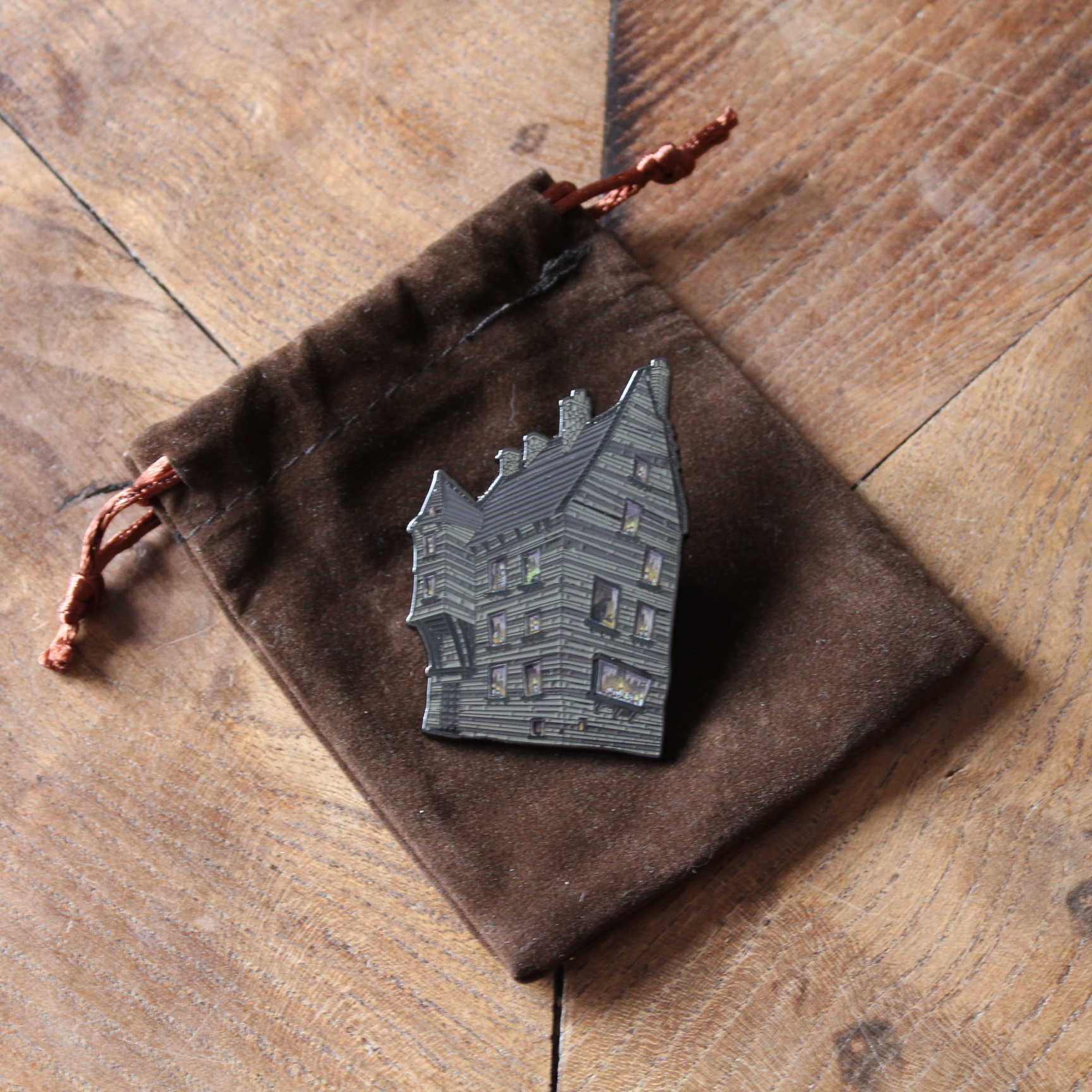 pin's de la cabane hurlante the wizarding trunk