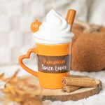 DY 22126 Mug Pumpkin Spice Latte avec Couvercle Something Different 1 pumpkin spice ornament something different (copy)