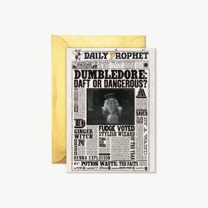 carte pliée “the daily prophet – dumbledore: daft or dangerous?” – minalima