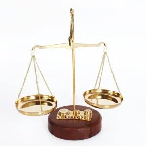 balance d’apothicaire en laiton – accessoire de bureau & cabinet de potions