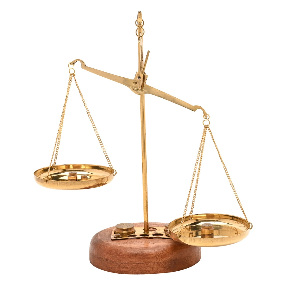balance d’apothicaire en laiton – accessoire de bureau & cabinet de potions
